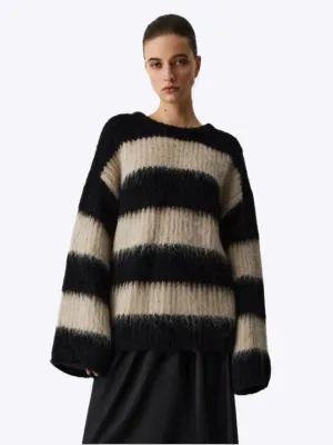 Betty - Cozy Oversized Knit Woman's Sweater