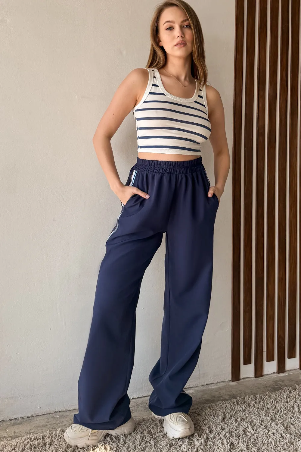 Blue trousers with elastic waistband and stripes