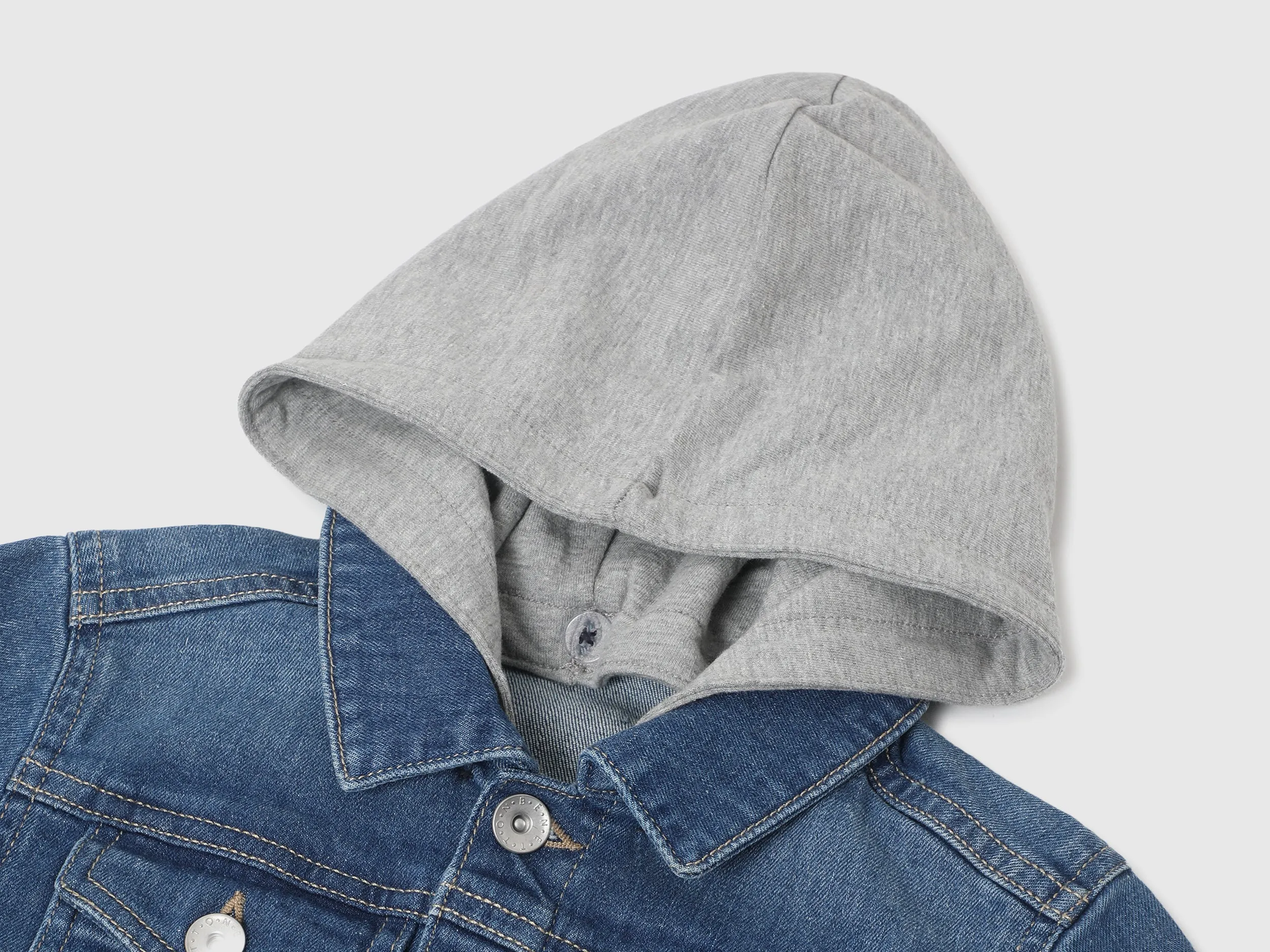 Boys Solid Hooded Neck Jacket