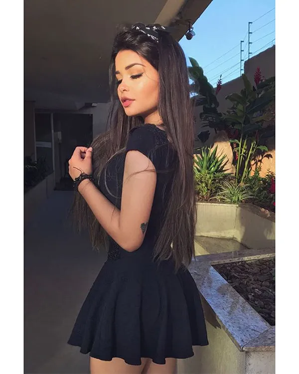 Sexy Black Short Two Piece Homecoming Dresses Appliqued Lace V-Neckline Party Gowns