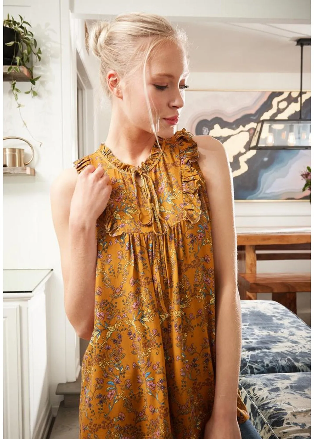 Sleeveless Tie Neck Blouse In Floral