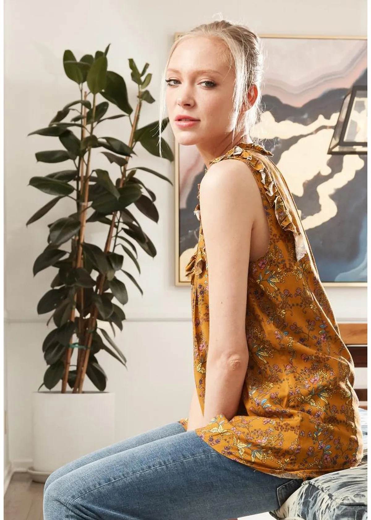 Sleeveless Tie Neck Blouse In Floral