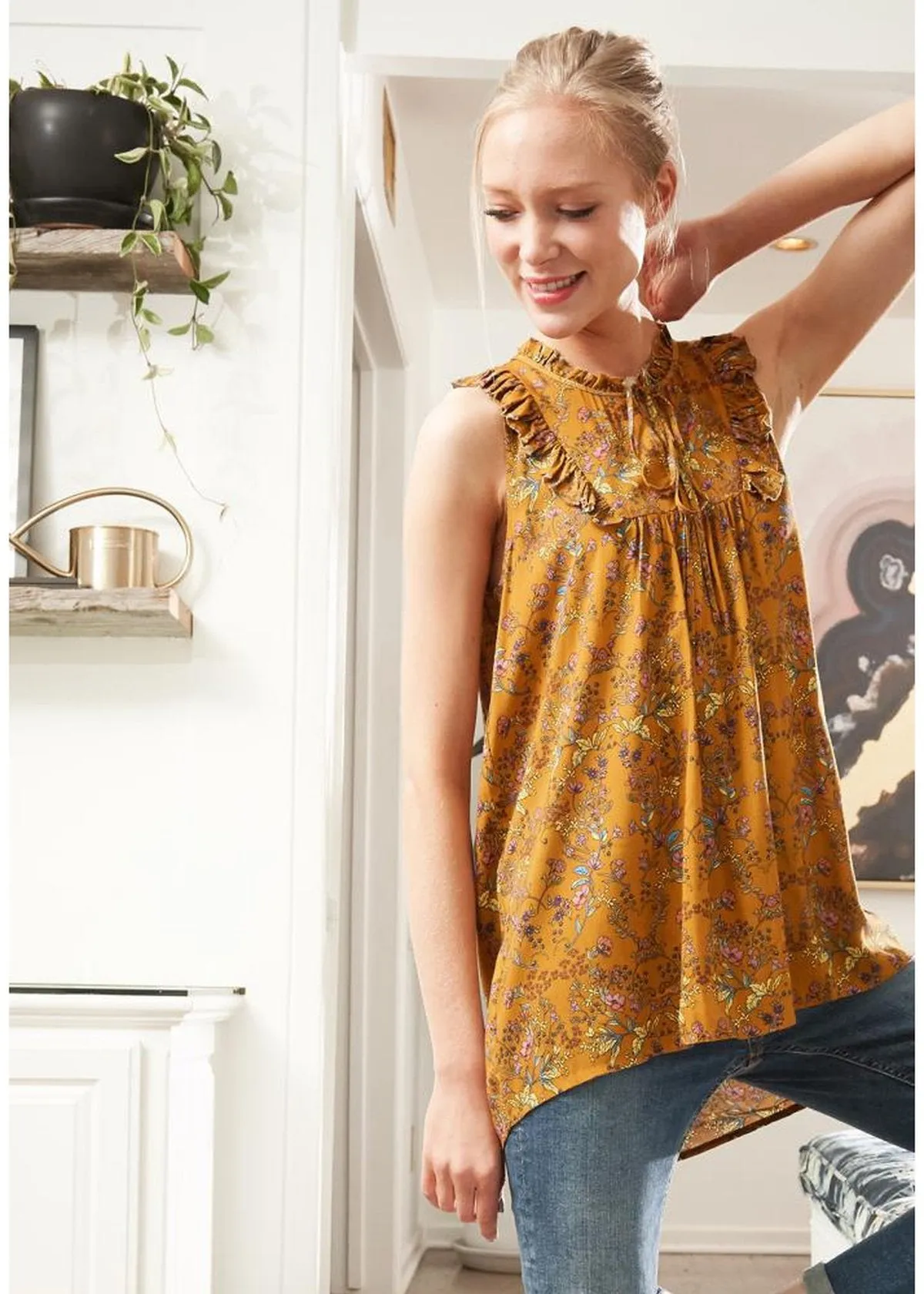Sleeveless Tie Neck Blouse In Floral