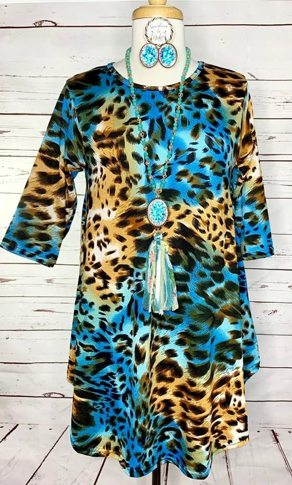 S/M : Turquoise Leopard Scoop Tunic