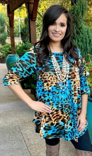 S/M : Turquoise Leopard Scoop Tunic
