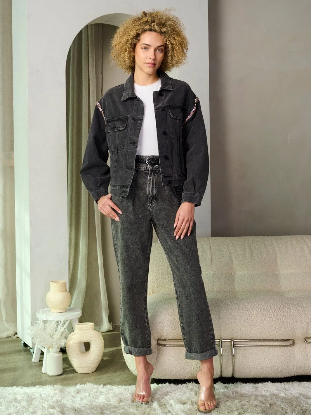 WOMEN'S LONG SLEEVE BUTTON CLOSURE STUDS TRIM DETAILED DENIM JACKET