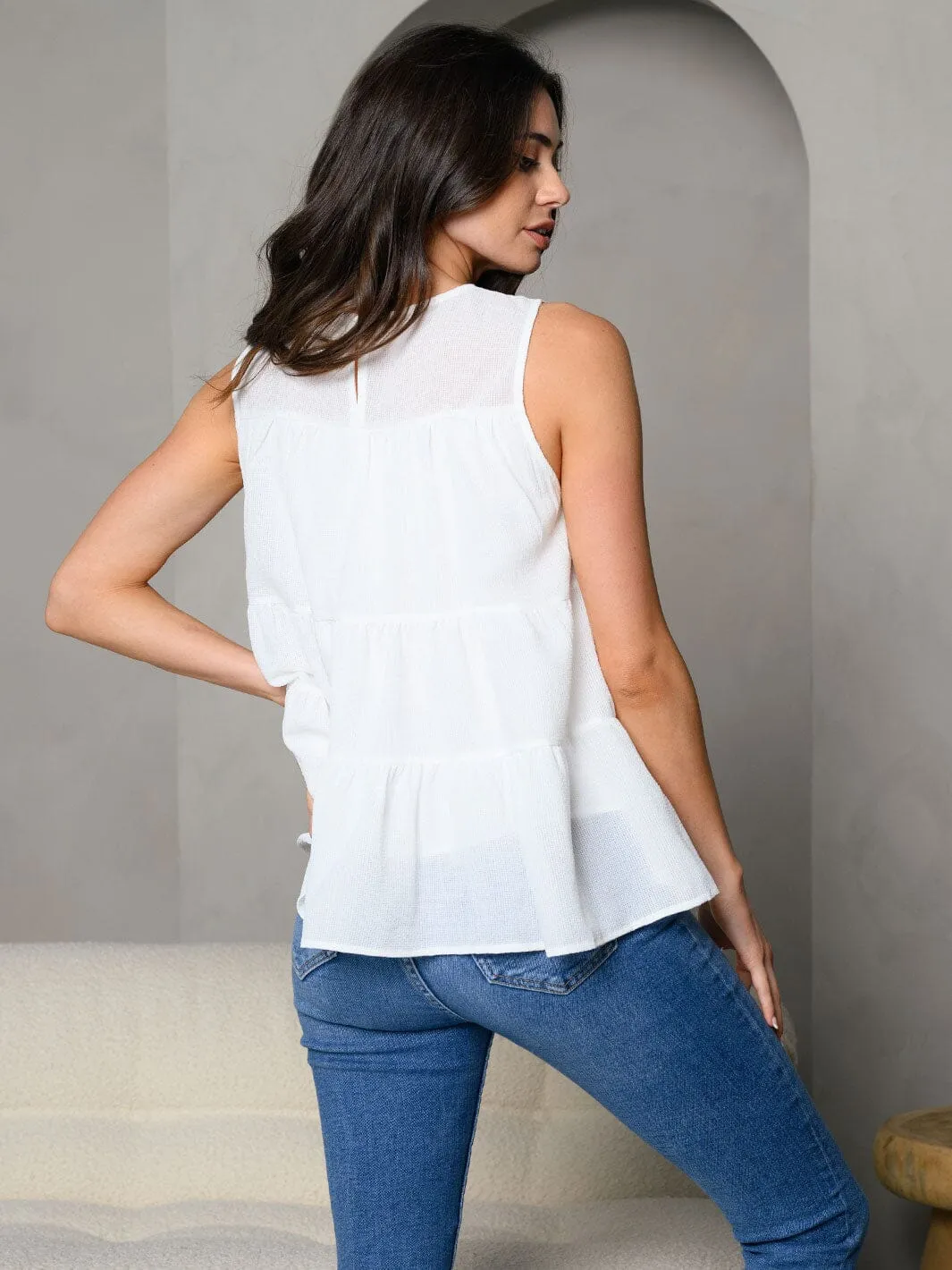 WOMEN'S ROUND NECK TIERED SLEEVELESS TOP