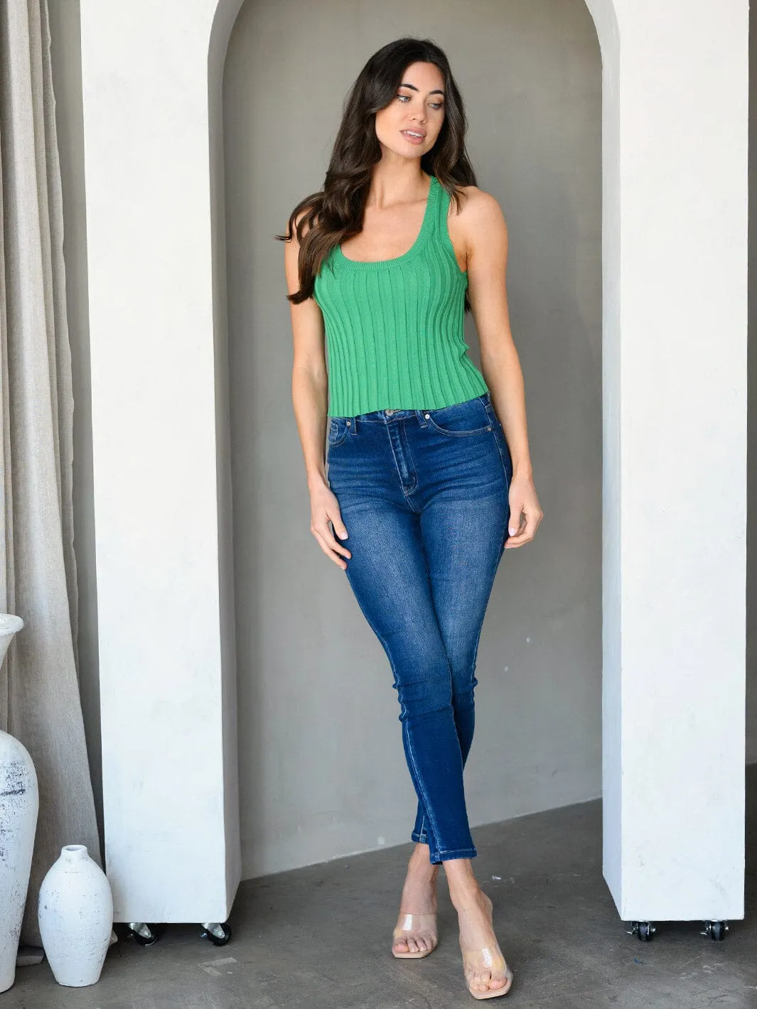 WOMEN'S SLEEVELESS SEAMLESS RIBBED TANK TOP