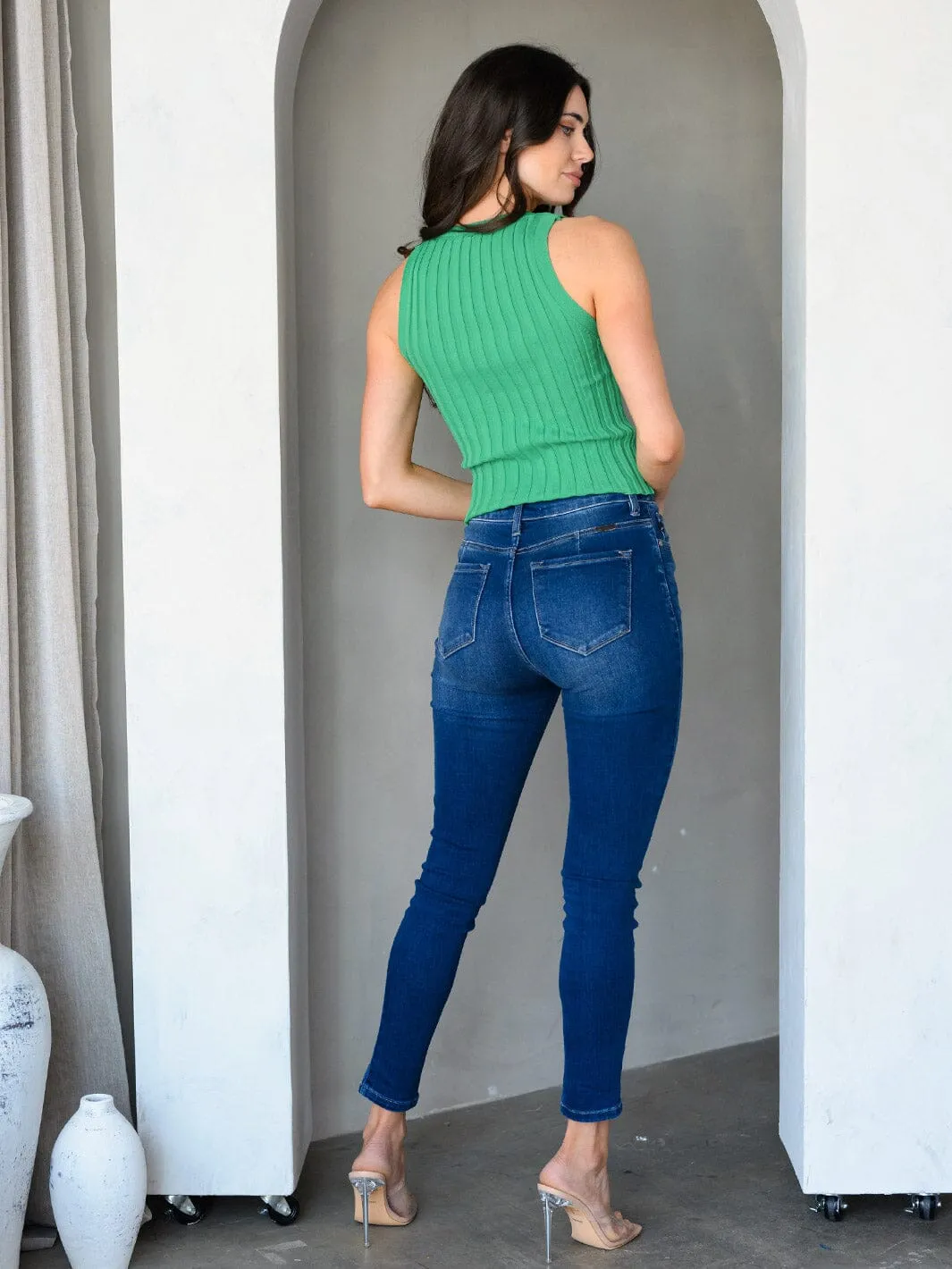 WOMEN'S SLEEVELESS SEAMLESS RIBBED TANK TOP